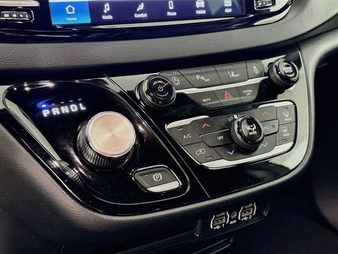 Used 2025 Chrysler Pacifica Select FWD image 18