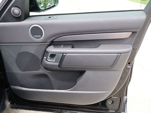 Used 2025 Land Rover Discovery Metropolitan Edition AWD/4WD image 11