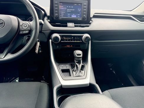 Used 2020 Toyota RAV4 LE FWD image 18