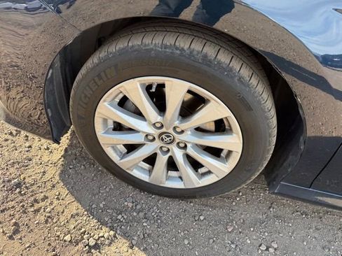 Used 2018 Toyota Camry LE image 10