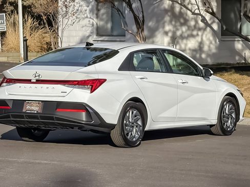 New 2026 Hyundai Elantra Blue image 4