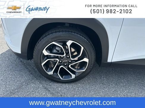 Used 2025 Chevrolet Trax RS w/ Driver Confidence Package FWD image 9