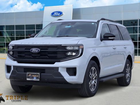 New 2026 Ford Expedition Active image 2