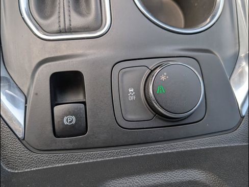 Used 2018 Chevrolet Traverse LT FWD image 12
