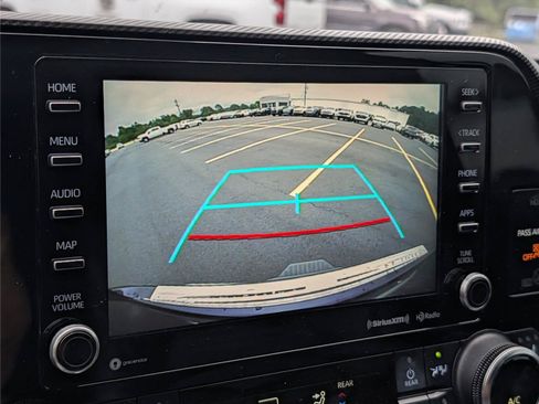 Used 2022 Toyota Highlander XSE AWD/4WD image 16