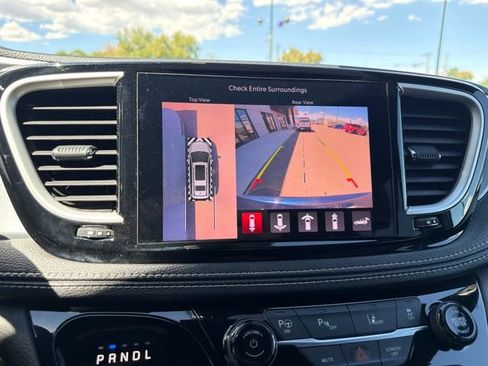 Used 2022 Chrysler Pacifica Touring-L w/ Uconnect Theater Family Group FWD image 27