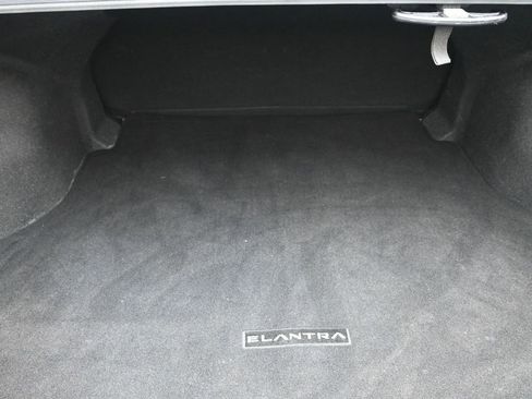 Certified 2024 Hyundai Elantra SE image 28