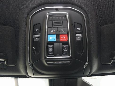 Used 2024 Jeep Grand Cherokee Laredo X w/ Trailer Tow Package image 18