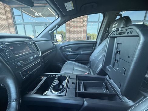 Used 2019 Nissan Titan SV w/ SV Convenience Package AWD/4WD image 9