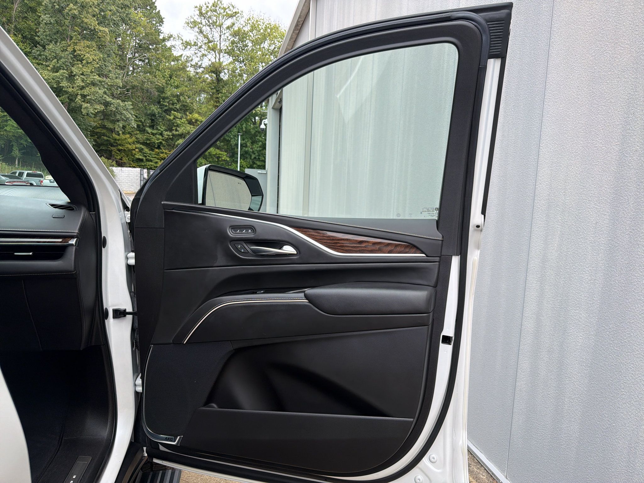 Used 2022 Cadillac Escalade Sport Platinum w/ Heavy-Duty Trailer Package AWD/4WD image 22