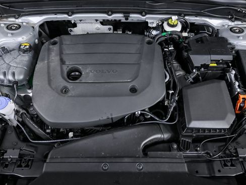 Certified 2025 Volvo XC40 B5 Plus image 35