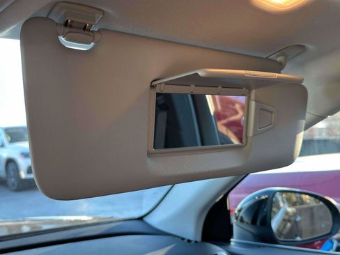 Used 2025 Mercedes-Benz GLC 350e 4MATIC image 26