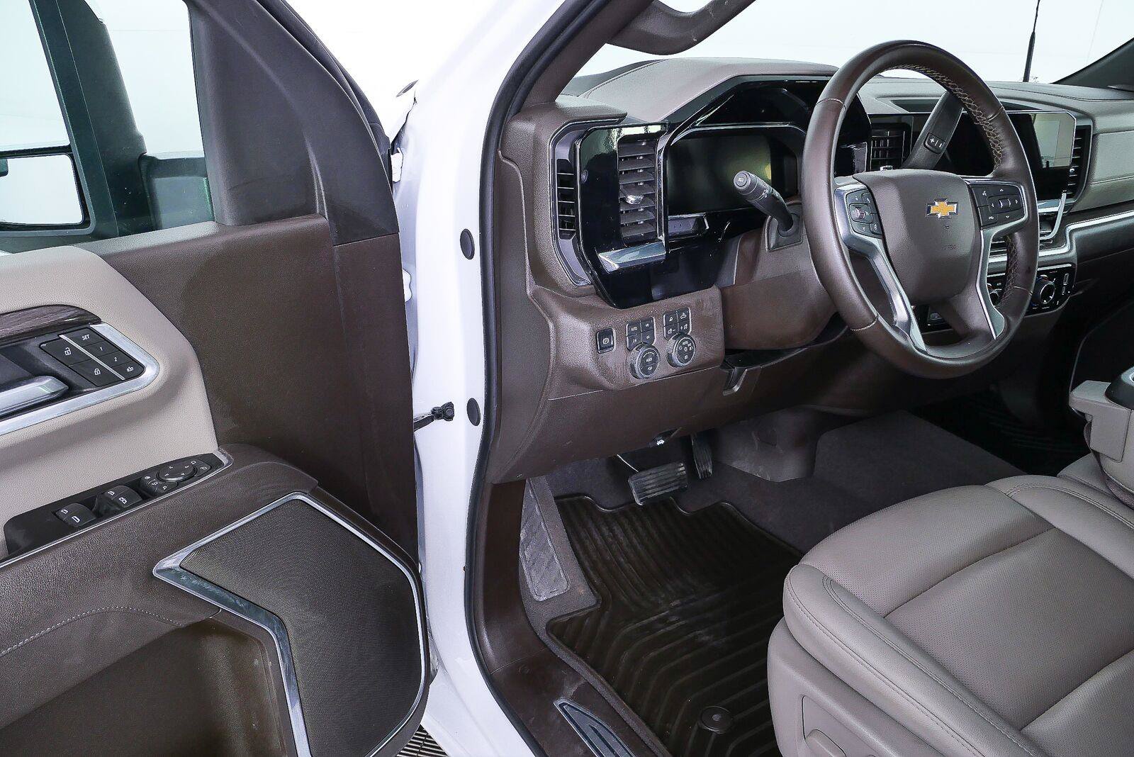 Used 2026 Chevrolet Silverado 2500 LTZ AWD/4WD image 7