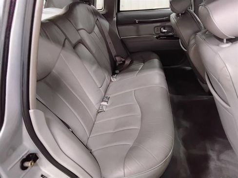 Used 1997 Lincoln Town Car Executive RWD image 17