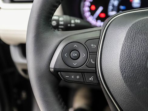 Used 2023 Toyota RAV4 XLE Premium image 12