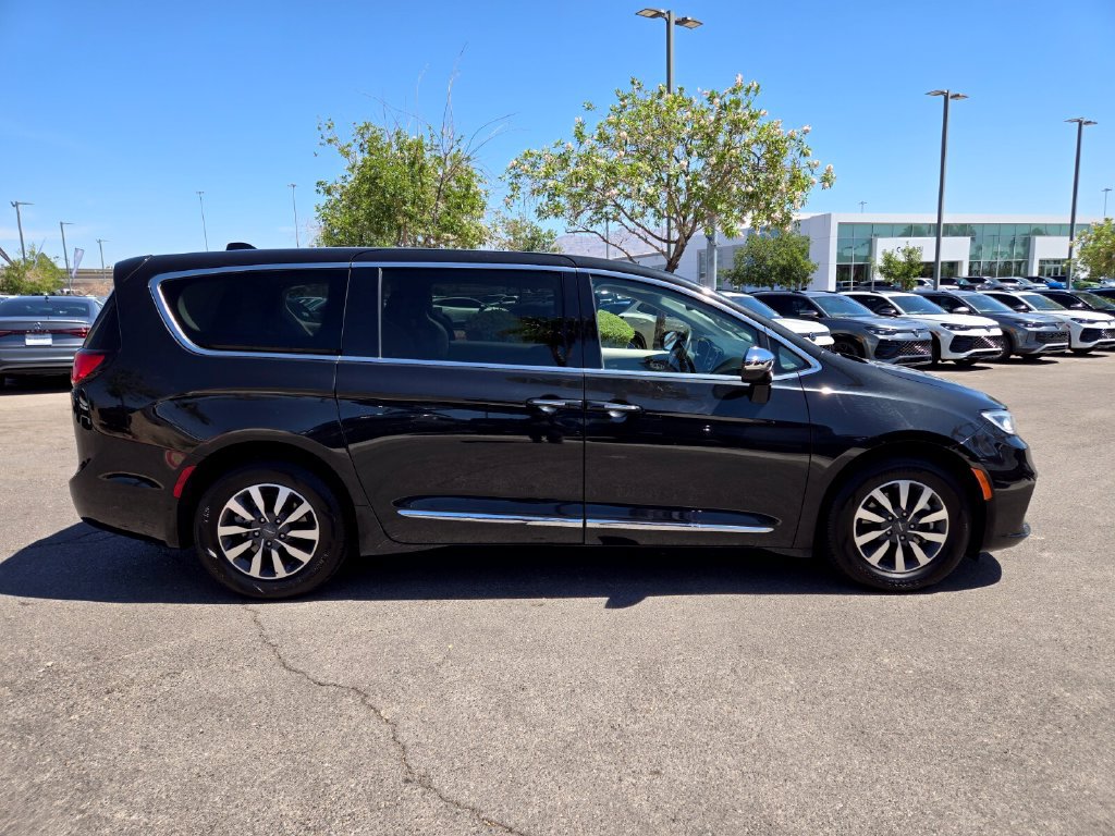 Used 2023 Chrysler Pacifica Limited FWD image 8