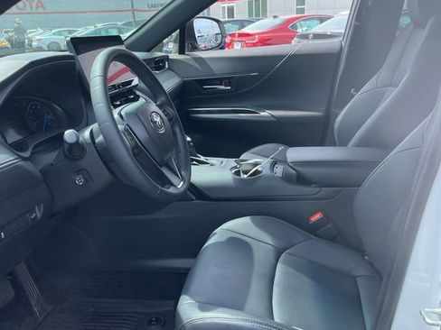 Used 2024 Toyota Venza Nightshade image 8