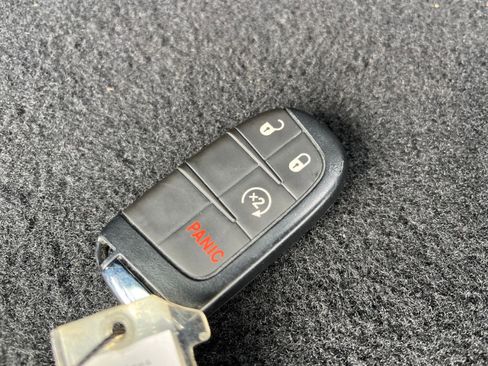 Used 2025 Jeep Compass Limited image 25