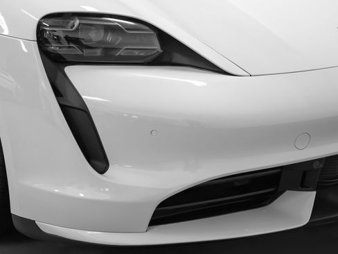 Certified 2021 Porsche Taycan Turbo image 19