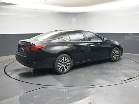 Used 2024 Nissan Altima 2.5 SV image 5