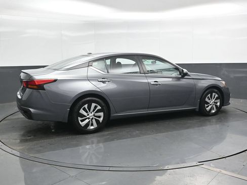 Used 2020 Nissan Altima 2.5 S FWD image 2