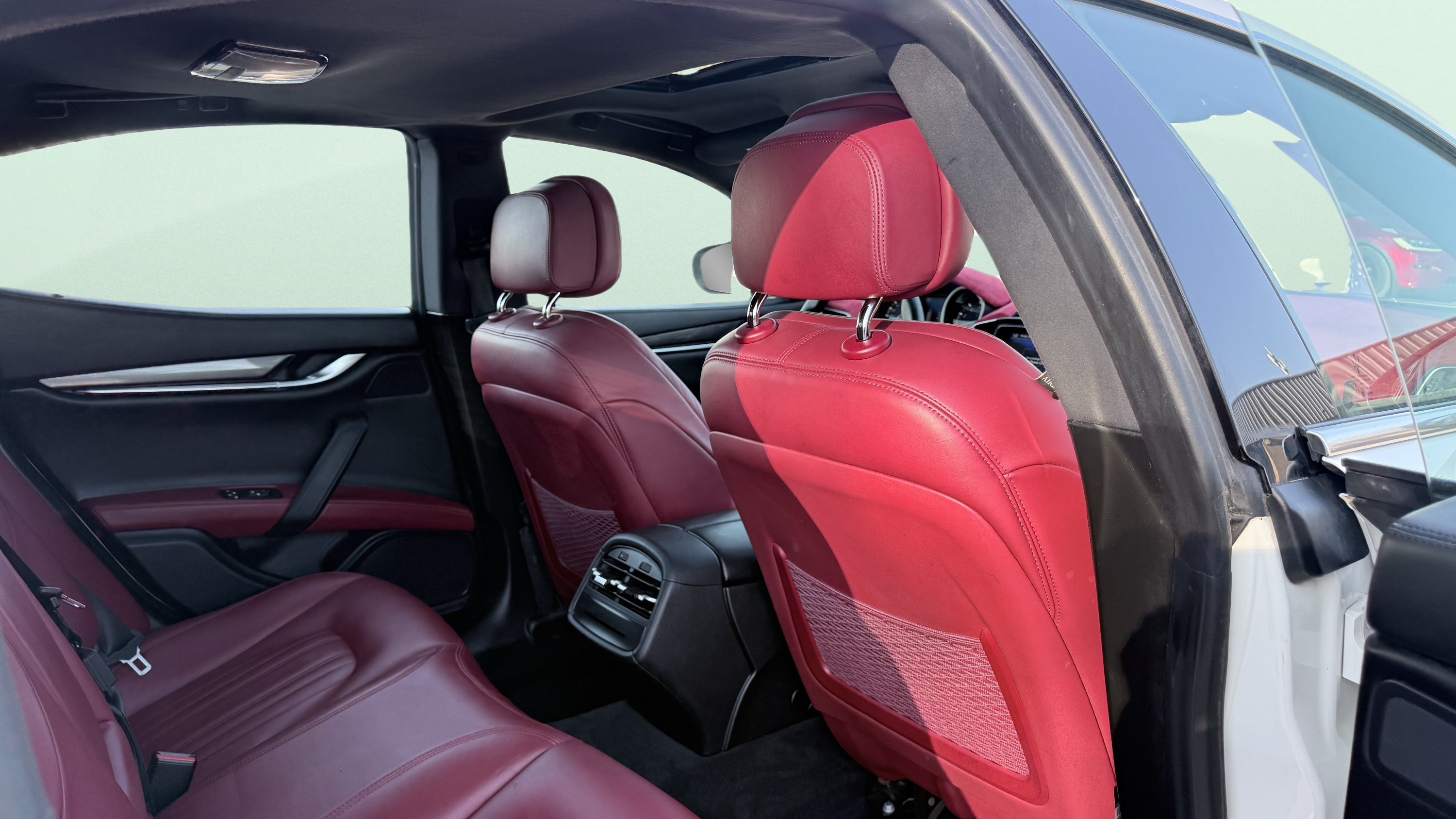 Used 2018 Maserati Ghibli RWD image 28