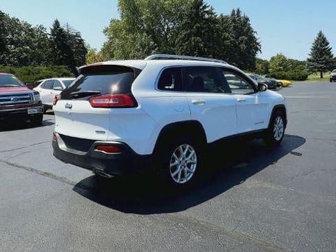 Used 2016 Jeep Cherokee Latitude w/ Comfort/Convenience Group AWD/4WD image 8