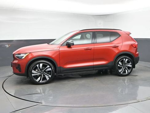 Used 2023 Volvo XC40 B5 Plus w/ Driver Assist Package AWD/4WD image 6