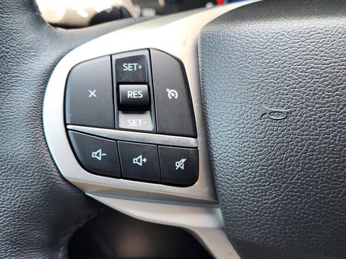 Used 2024 Ford Explorer XLT RWD image 21