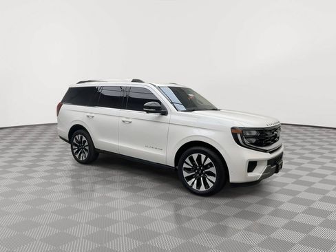 Certified 2025 Ford Expedition Platinum w/ Driver's Package AWD/4WD image 48