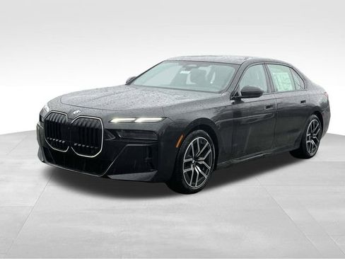 New 2026 BMW 740i xDrive w/ Premium Package AWD/4WD image 5