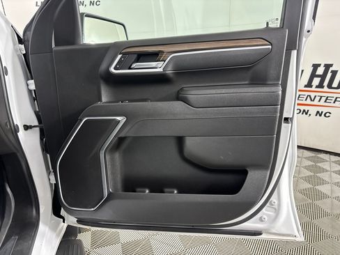 Used 2025 Chevrolet Silverado 1500 LT AWD/4WD image 26