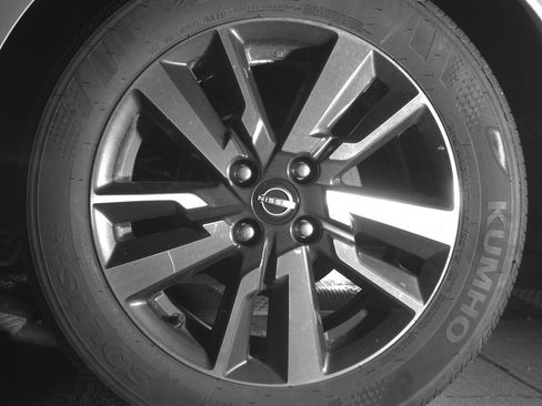 Used 2025 Nissan Versa SV image 14