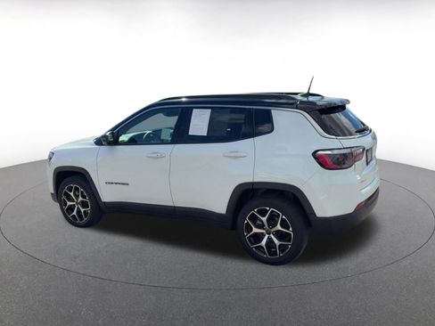 Used 2025 Jeep Compass Limited image 10