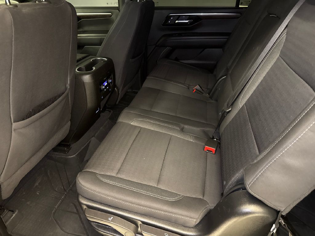 Used 2025 Chevrolet Suburban LS RWD image 17