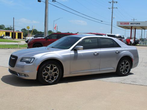 Used 2017 Chrysler 300 S AWD/4WD image 10