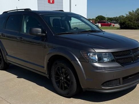 Used 2020 Dodge Journey SE w/ SE Popular Equipment Group FWD image 7