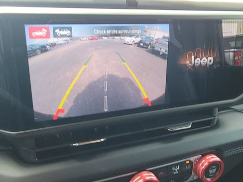 Used 2025 Jeep Wrangler Unlimited Rubicon AWD/4WD image 15