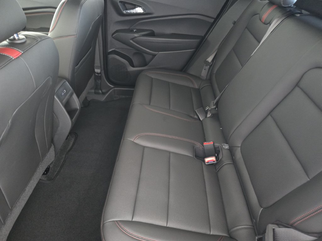 New 2026 Chevrolet Trax RS w/ Sunroof Package FWD image 34