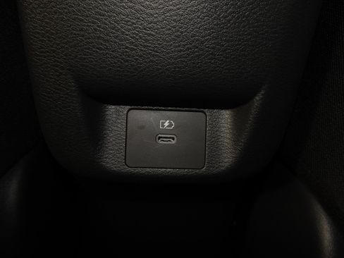 New 2025 Nissan Versa SV w/ Trunk Package FWD image 28