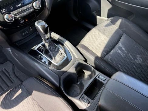 Used 2019 Nissan Rogue SV image 22