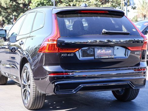 Used 2025 Volvo XC60 B5 Plus image 11