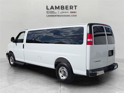 Used 2025 Chevrolet Express 3500 LT w/ LT Preferred Equipment Group RWD image 3