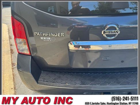 Used 2011 Nissan Pathfinder LE w/ Navigation Pkg AWD/4WD image 38