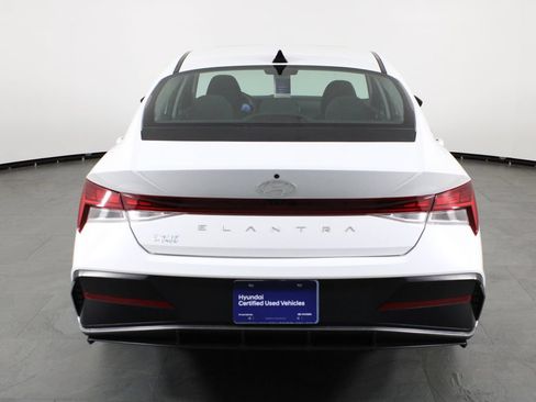 Certified 2024 Hyundai Elantra SEL w/ Convenience Package FWD image 11