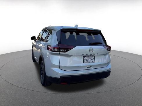 Used 2025 Nissan Rogue SV FWD image 8