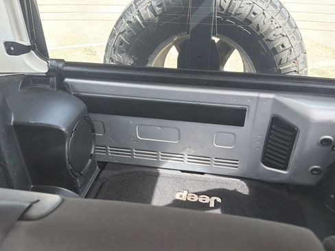 Used 2012 Jeep Wrangler Unlimited Sahara w/ Dual Top Group AWD/4WD image 18