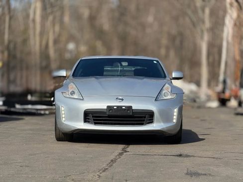 Used 2014 Nissan 370Z Coupe image 2