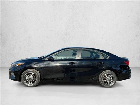 Used 2023 Kia Forte LXS image 9