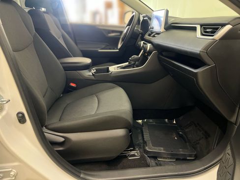 Used 2025 Toyota RAV4 XLE image 25